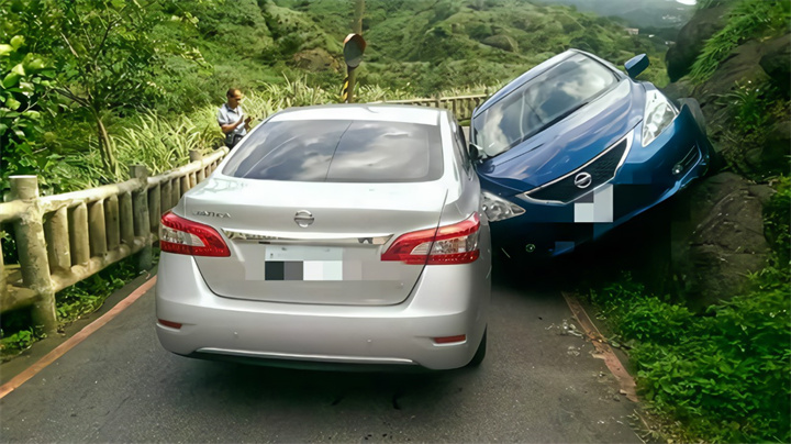 狭窄路段会车